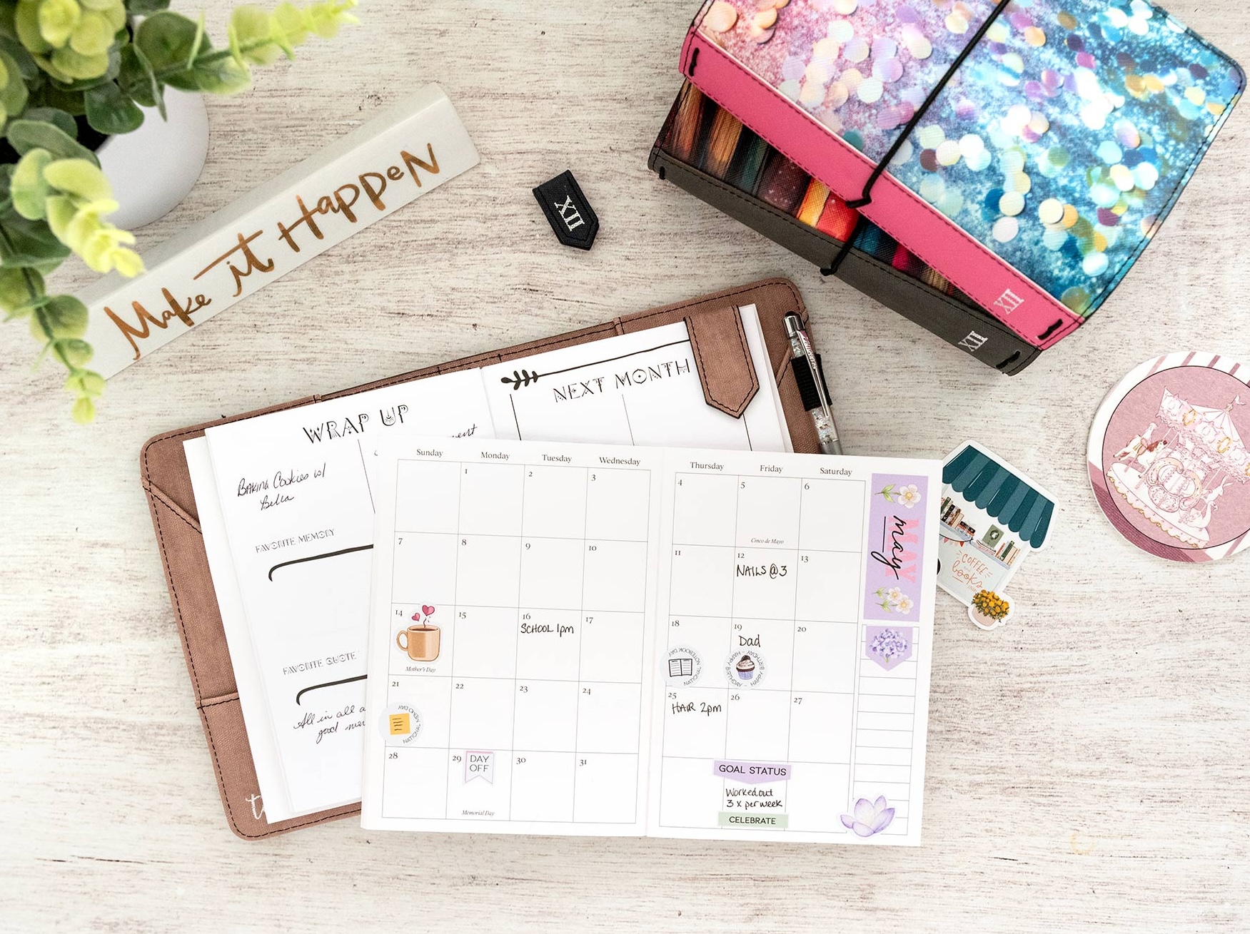 Desktop-With-Planner-and-Insert